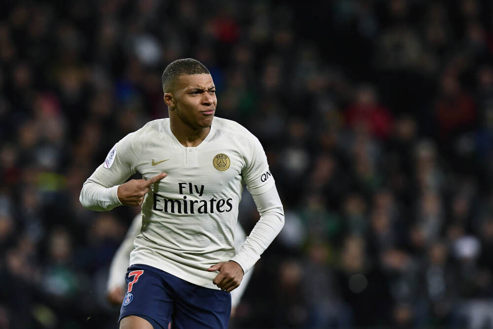 他画出时代记忆，他画出中国速度